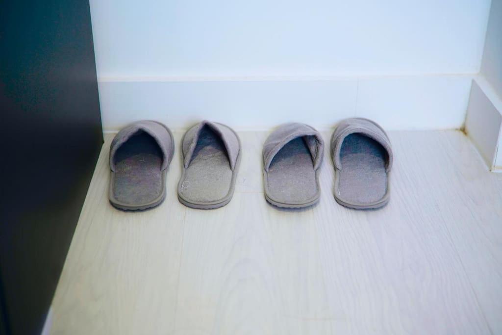 Perfect 1 Bed Apartment Sleeps 5 1 Kingsize Bed 1 Double Sofabed One Single Mattress Free Parking Wifi Good Transport Network Shopping Holiday Makers Families Contractors In North London 엔필드 외부 사진